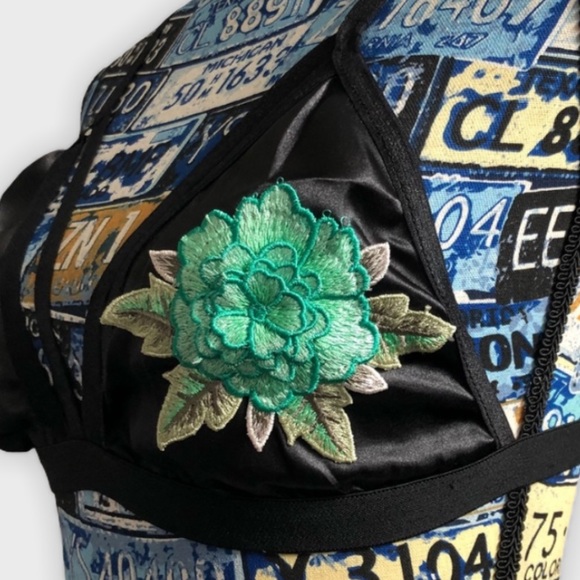 Strappy Embroidered Flower V Plunge Bra - Picture 7 of 8